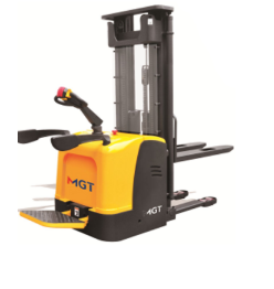 Empilhadeira Elétrica | MEE 1,5 t x 5600 (com plataforma)